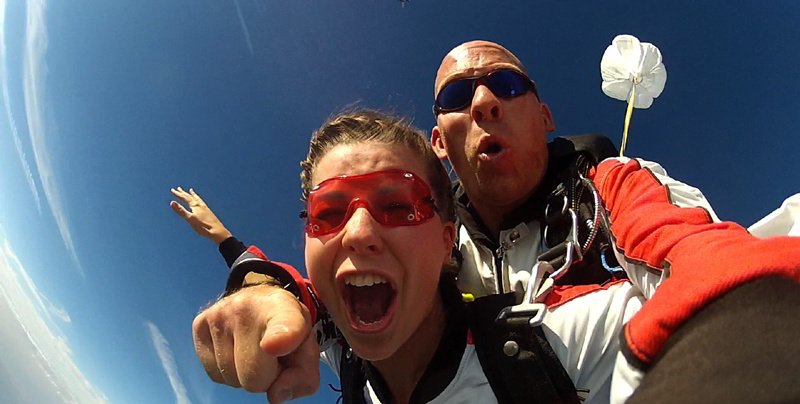Fallschirm Tandemsprung Siegen bei Skytravel24 buchen